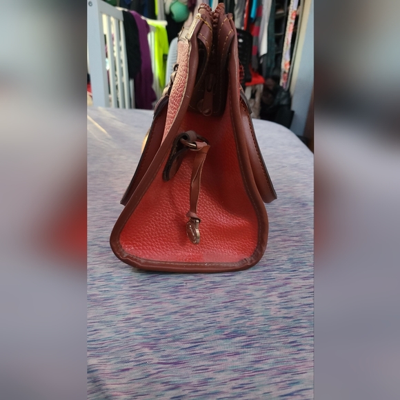 Dooney and Bourke red bag - Picture 8 of 9